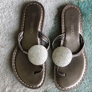 Bernardo Must Stone Pewter thong sandals